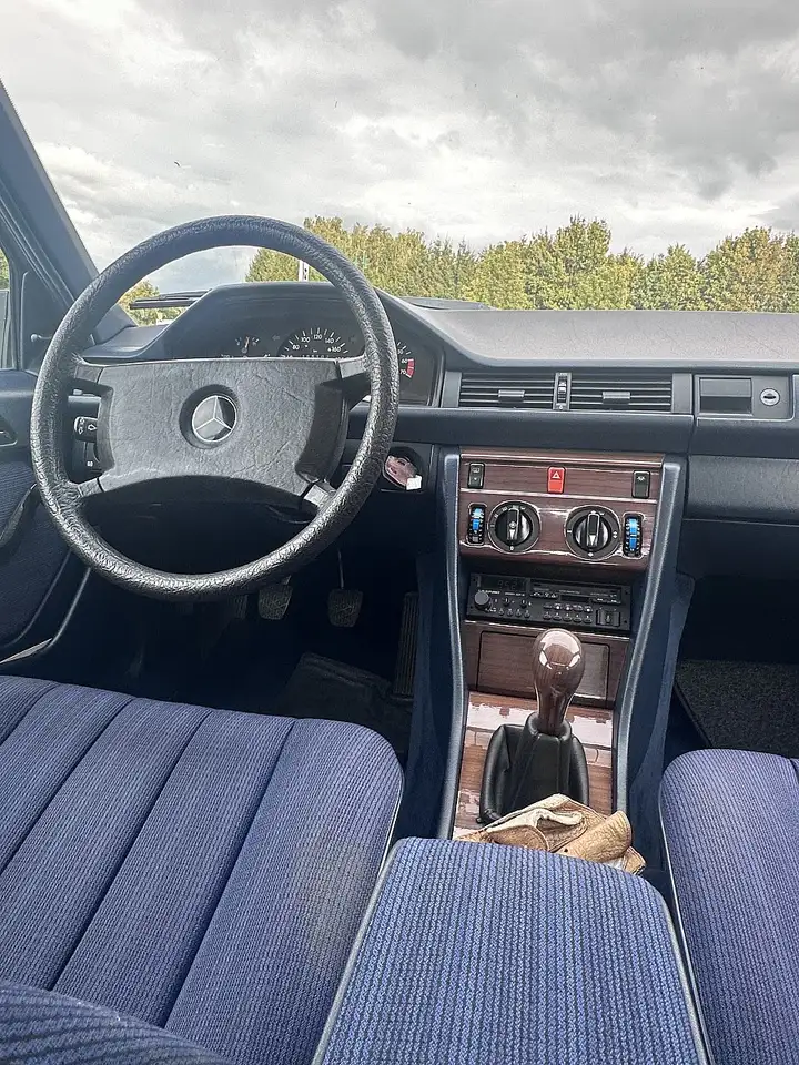 Mercedes-Benz E 200, foto 11