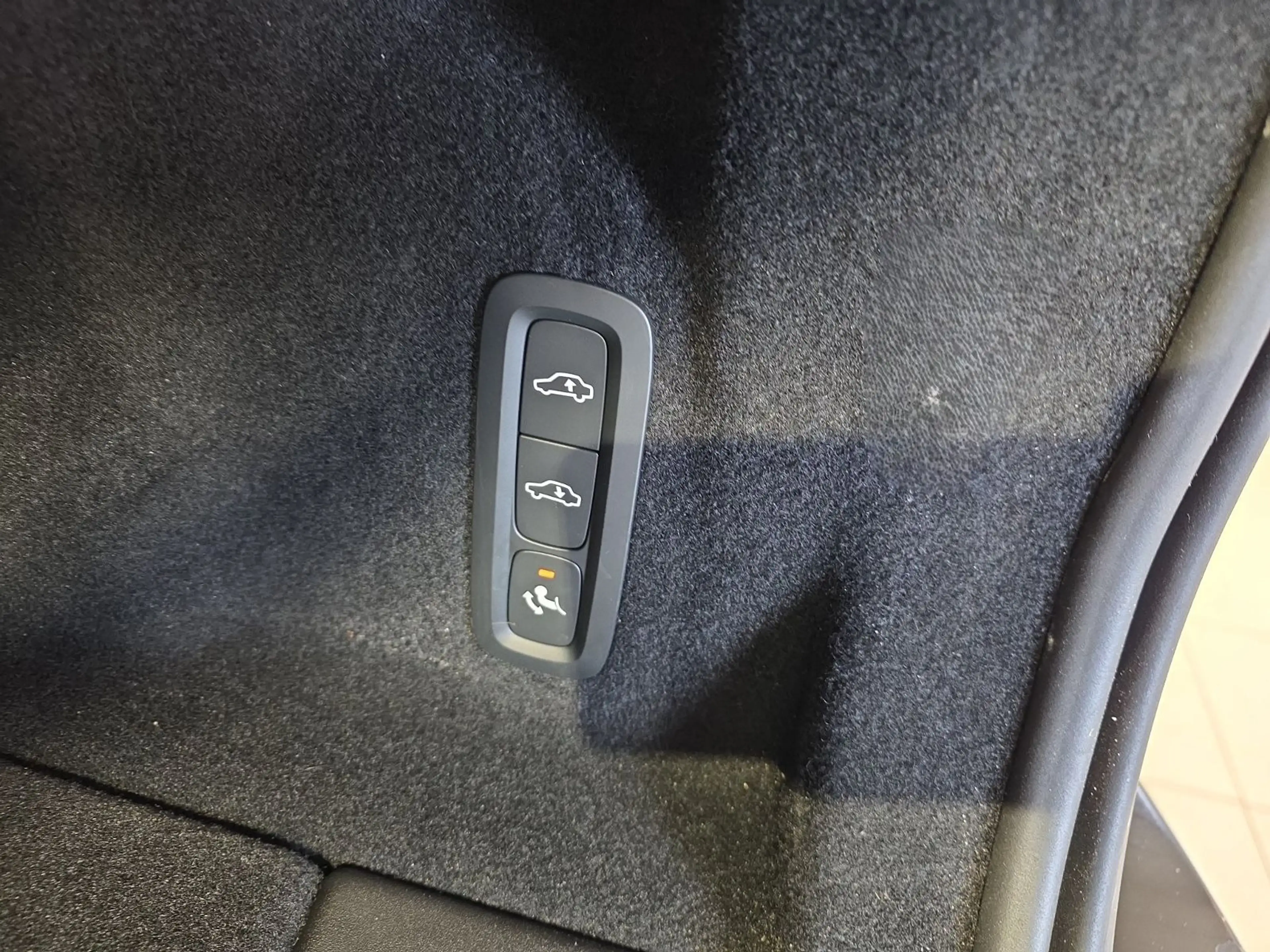 Volvo XC60 B5 Ultimate Dark AWD FourC AHK 360° 21Zoll — photo 15