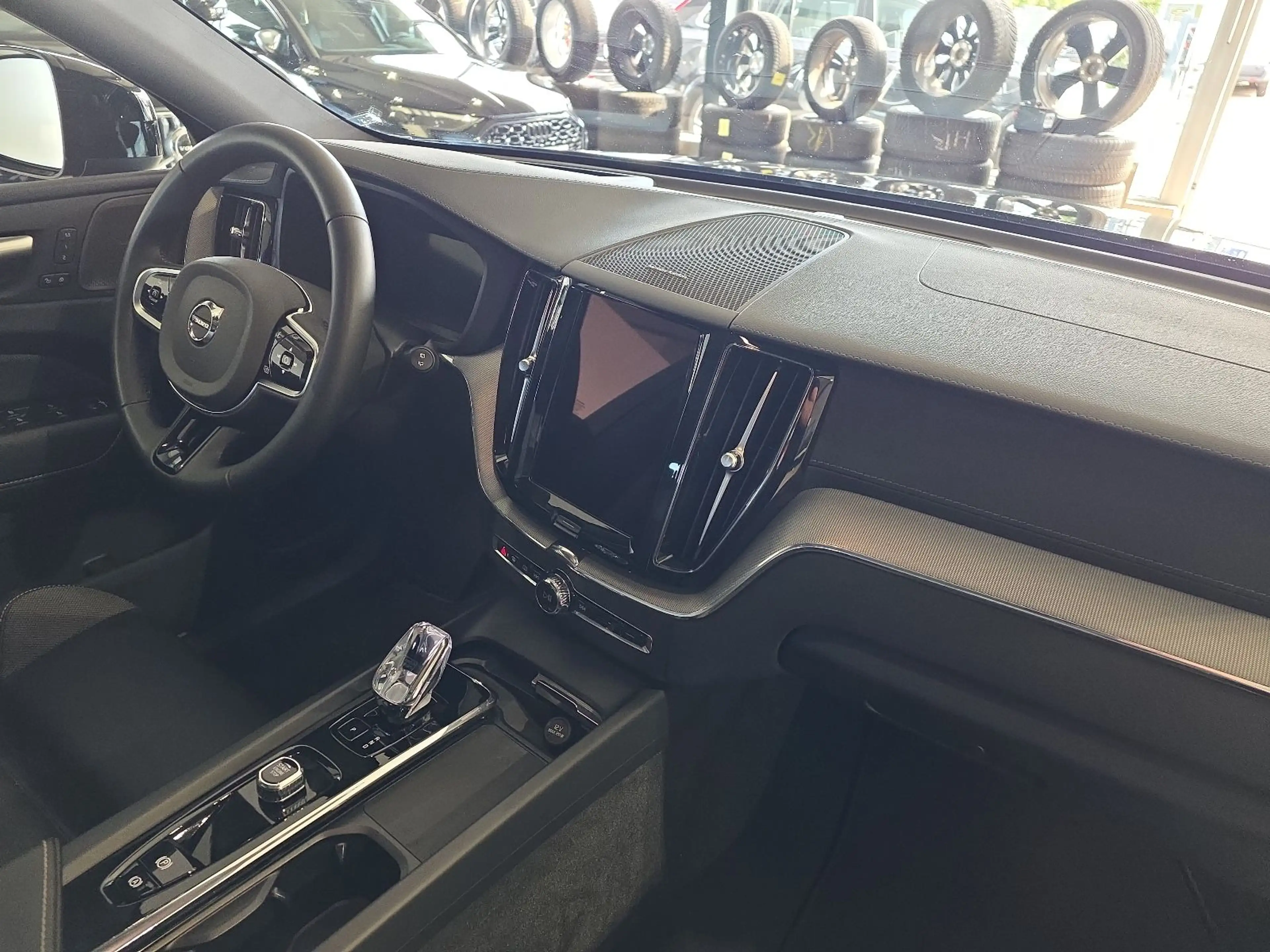 Volvo XC60 B5 Ultimate Dark AWD FourC AHK 360° 21Zoll — photo 12