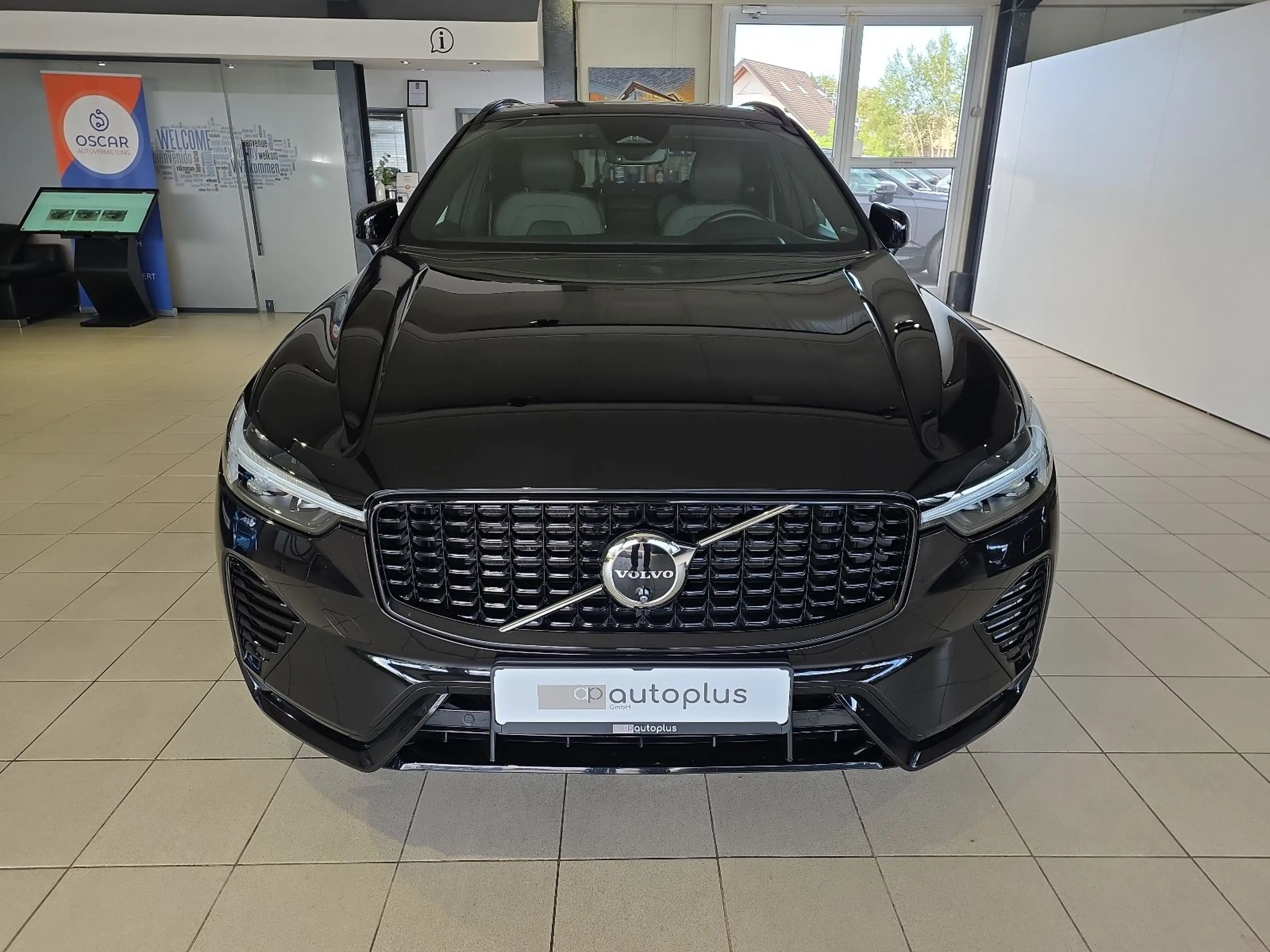 Volvo XC60 B5 Ultimate Dark AWD FourC AHK 360° 21Zoll — photo 3