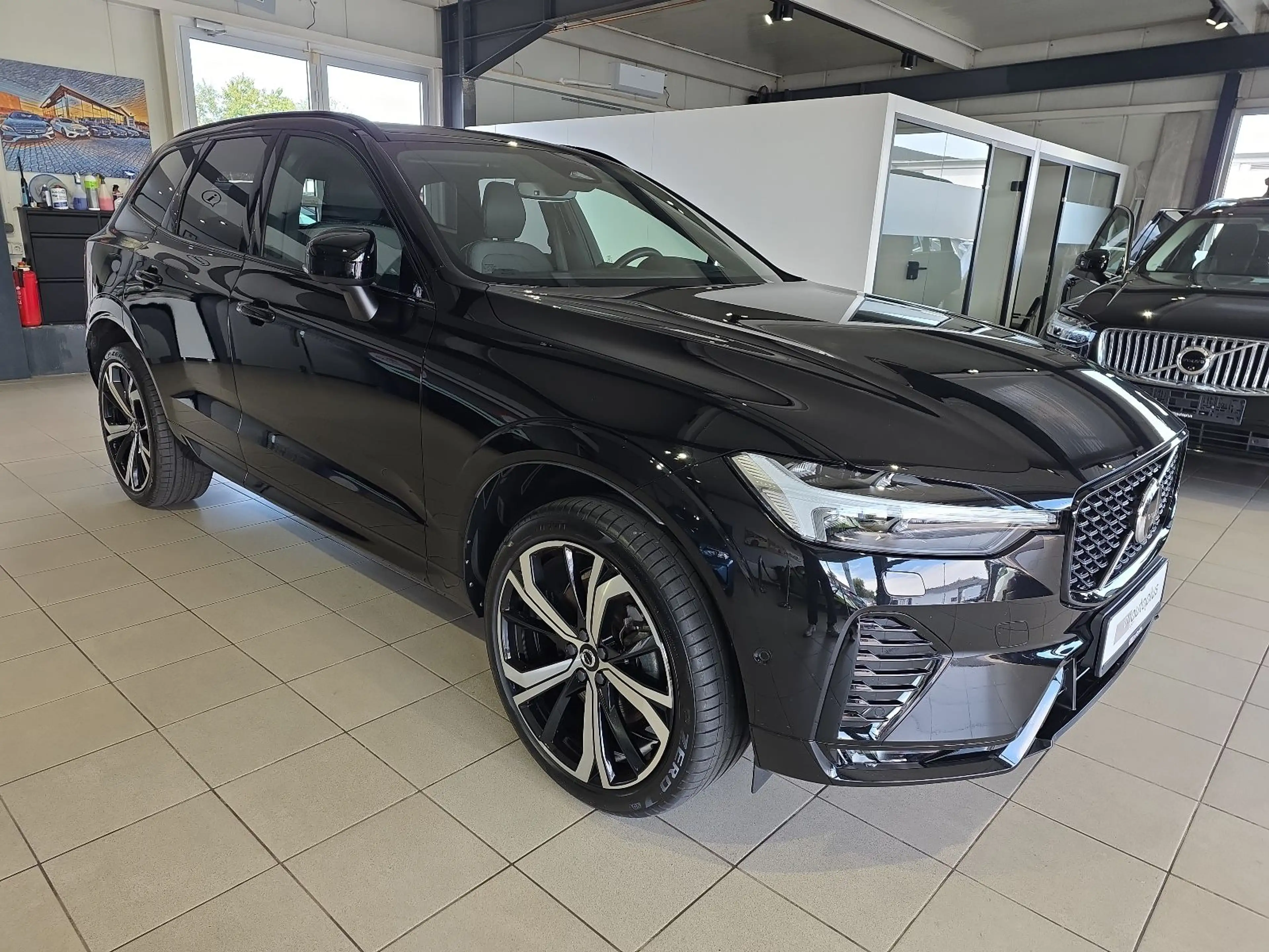 Volvo XC60 B5 Ultimate Dark AWD FourC AHK 360° 21Zoll — photo 5