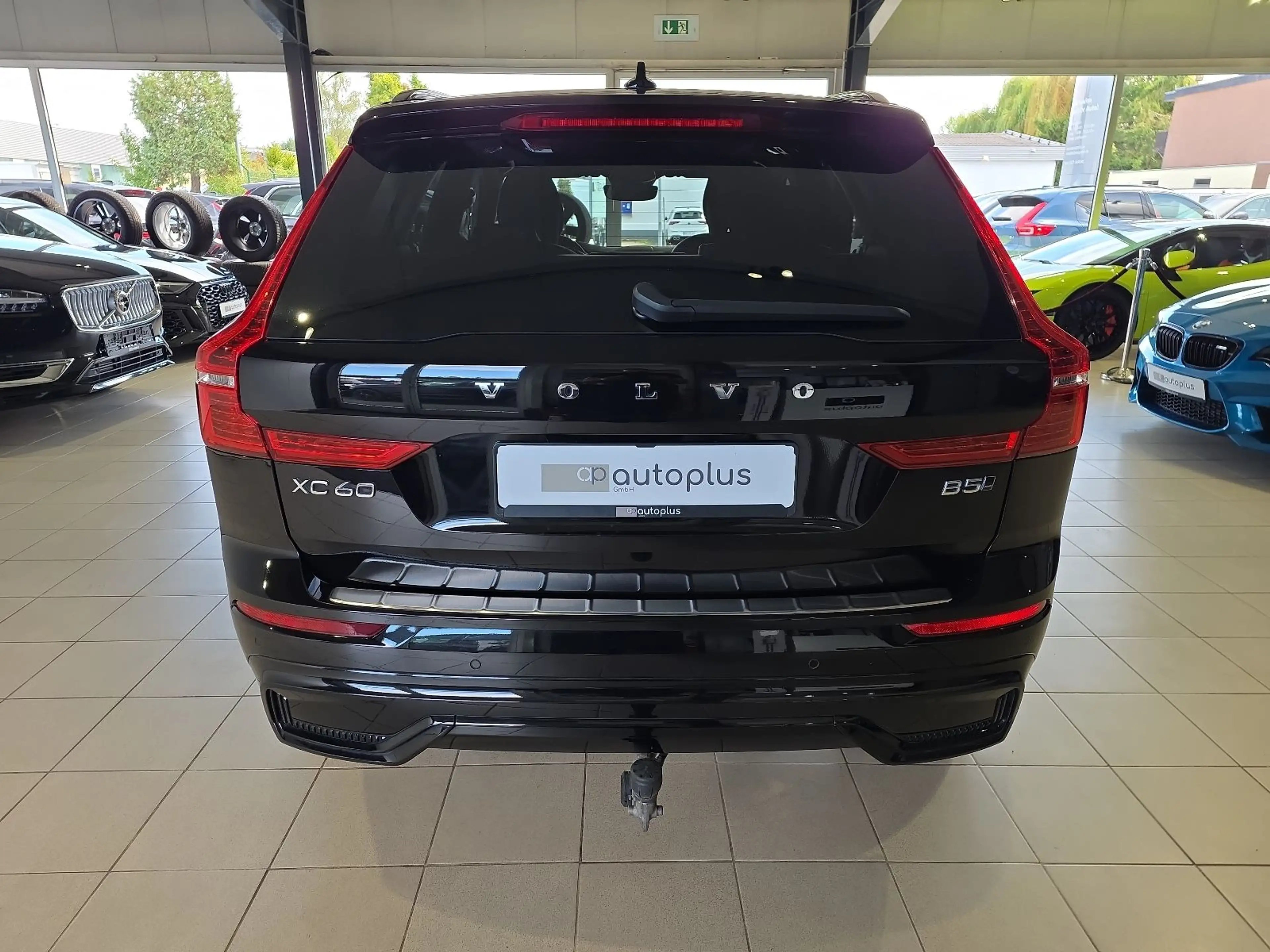 Volvo XC60 B5 Ultimate Dark AWD FourC AHK 360° 21Zoll — photo 8