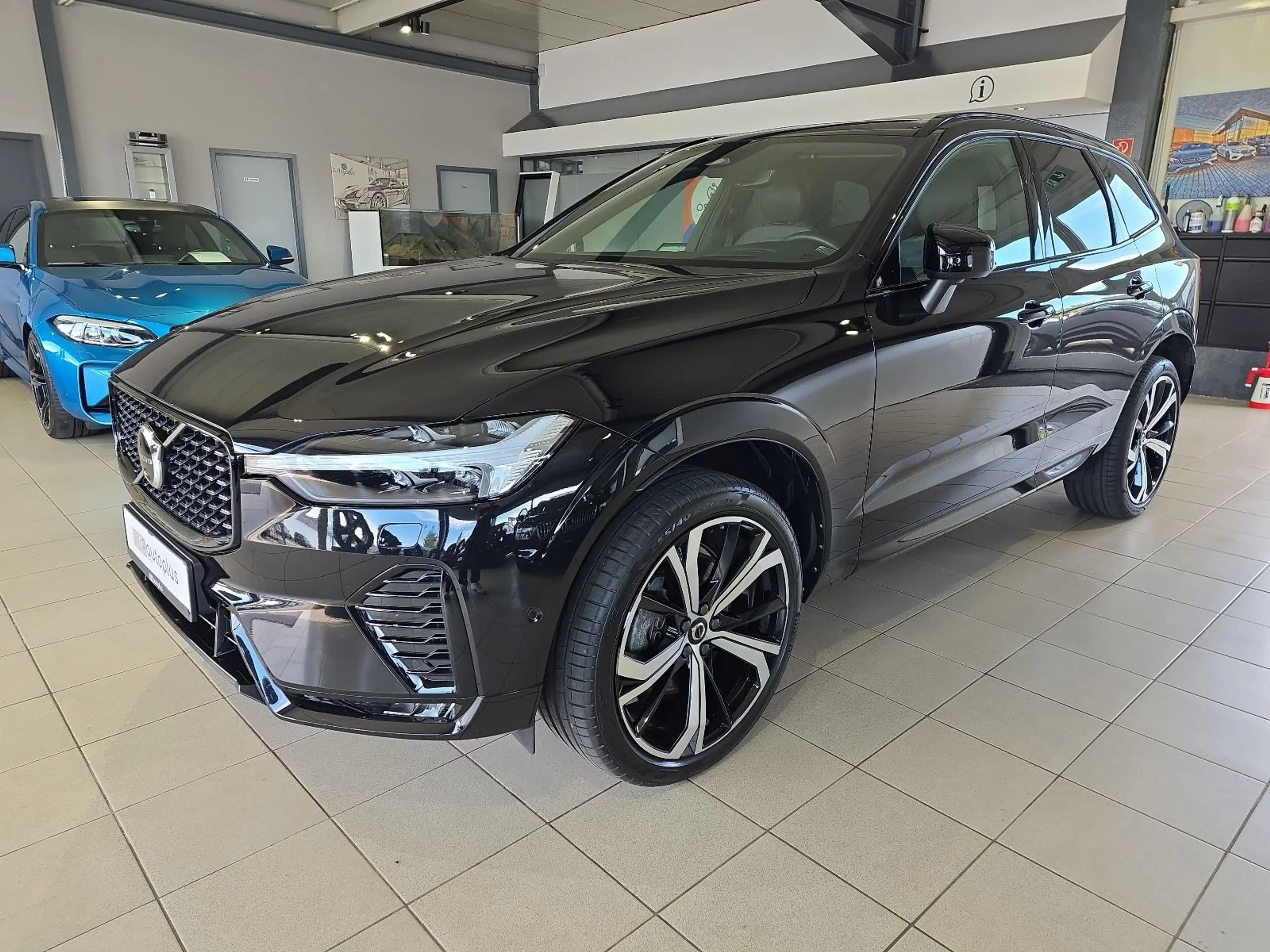 Volvo XC60 B5 Ultimate Dark AWD FourC AHK 360° 21Zoll