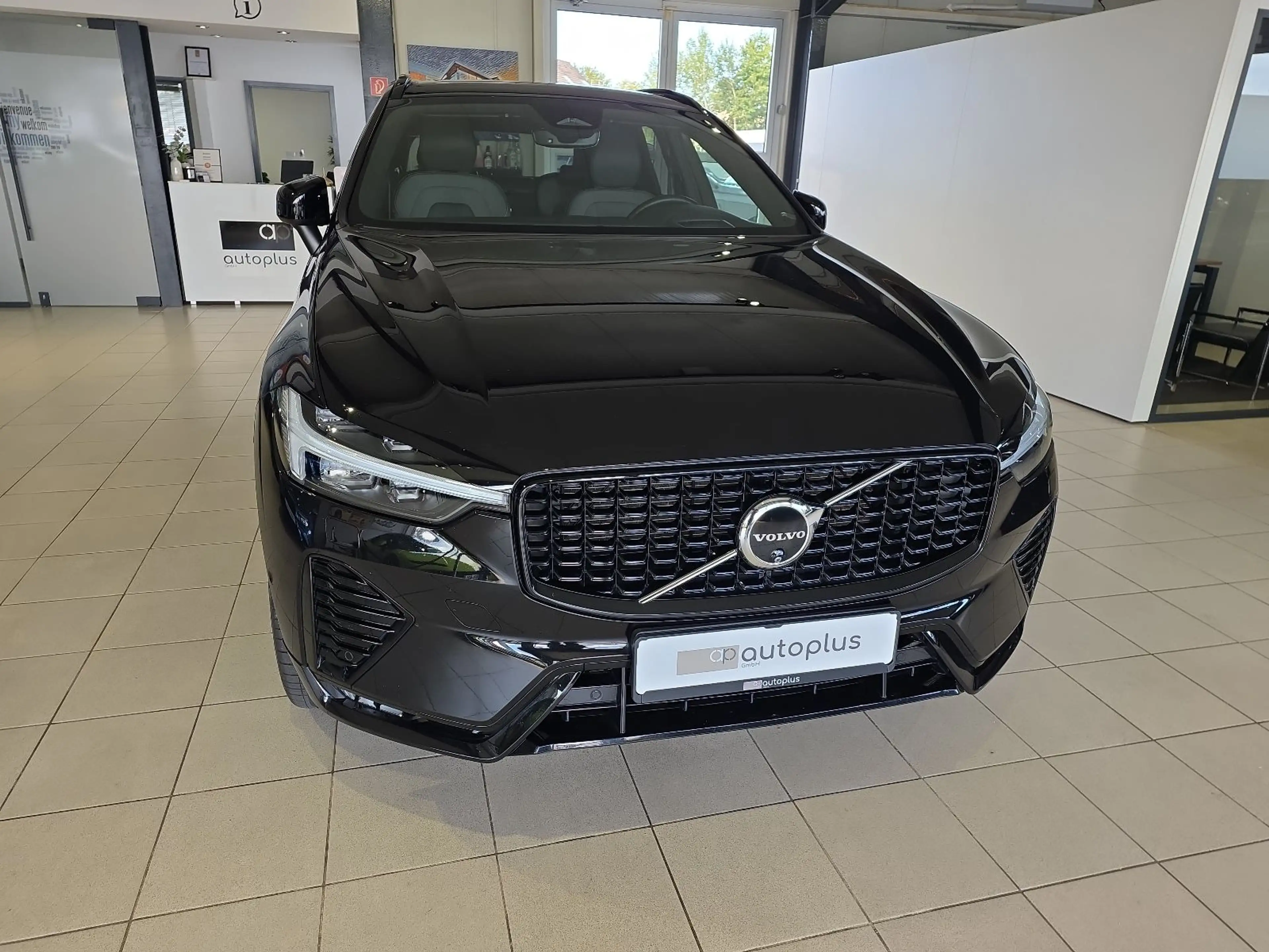 Volvo XC60 B5 Ultimate Dark AWD FourC AHK 360° 21Zoll — photo 4