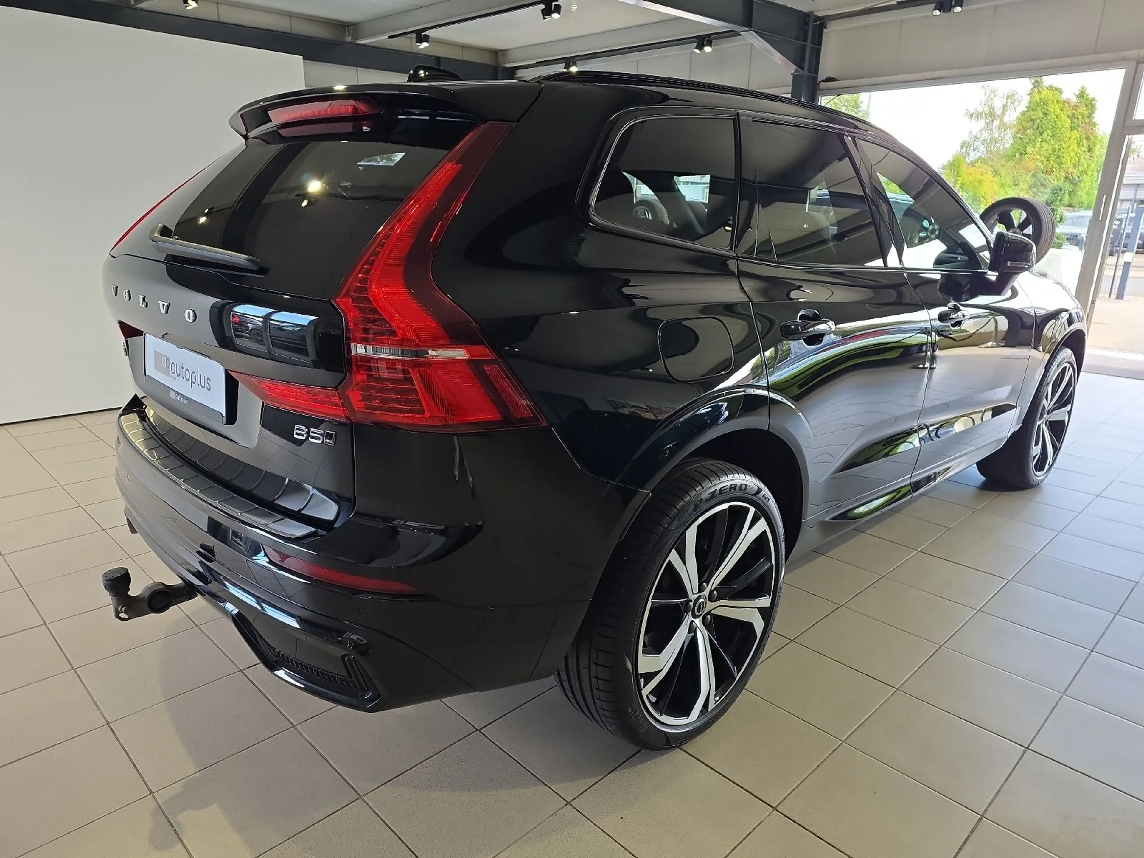 Volvo XC60 B5 Ultimate Dark AWD FourC AHK 360° 21Zoll — photo 6