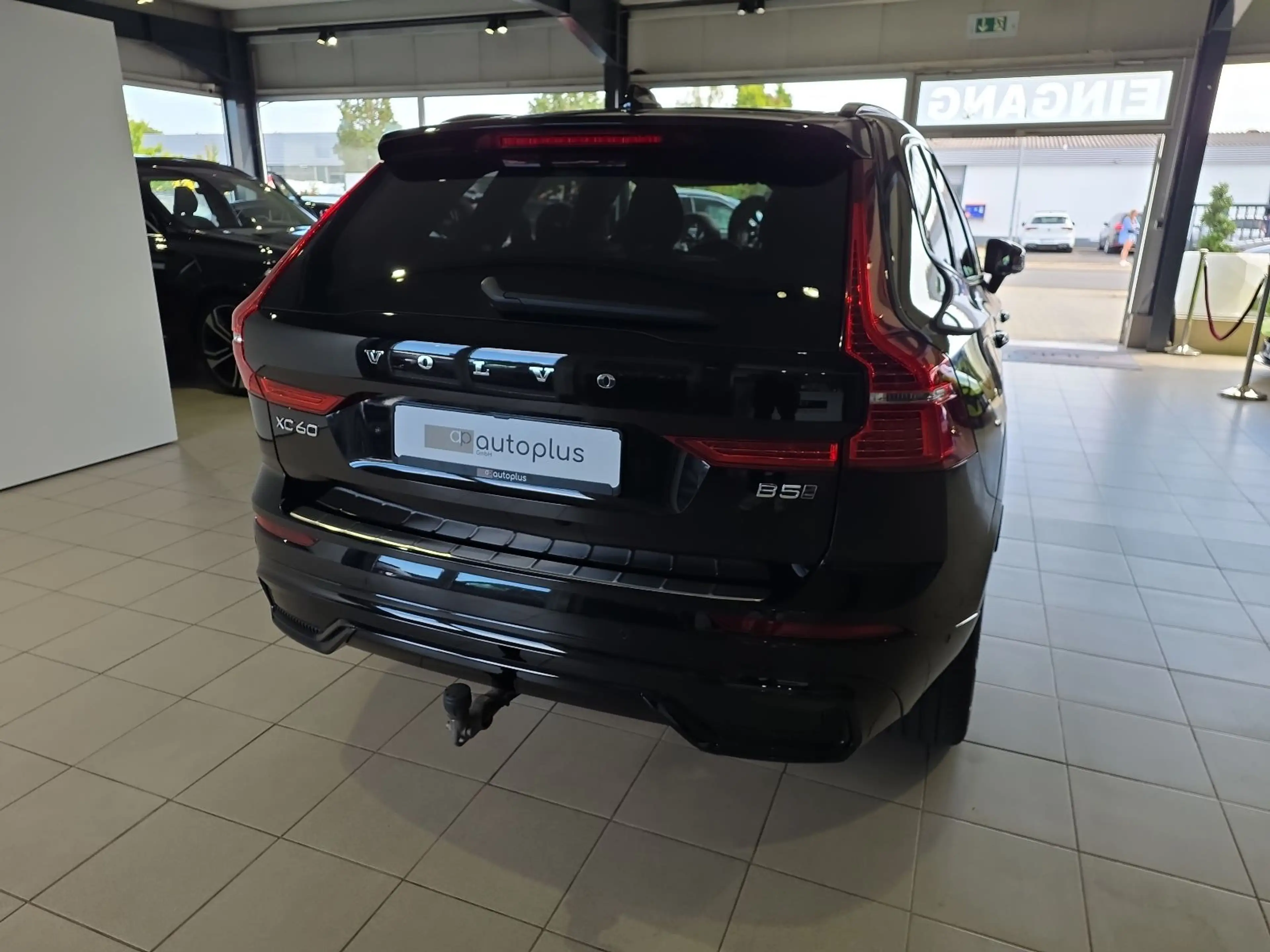 Volvo XC60 B5 Ultimate Dark AWD FourC AHK 360° 21Zoll — photo 7