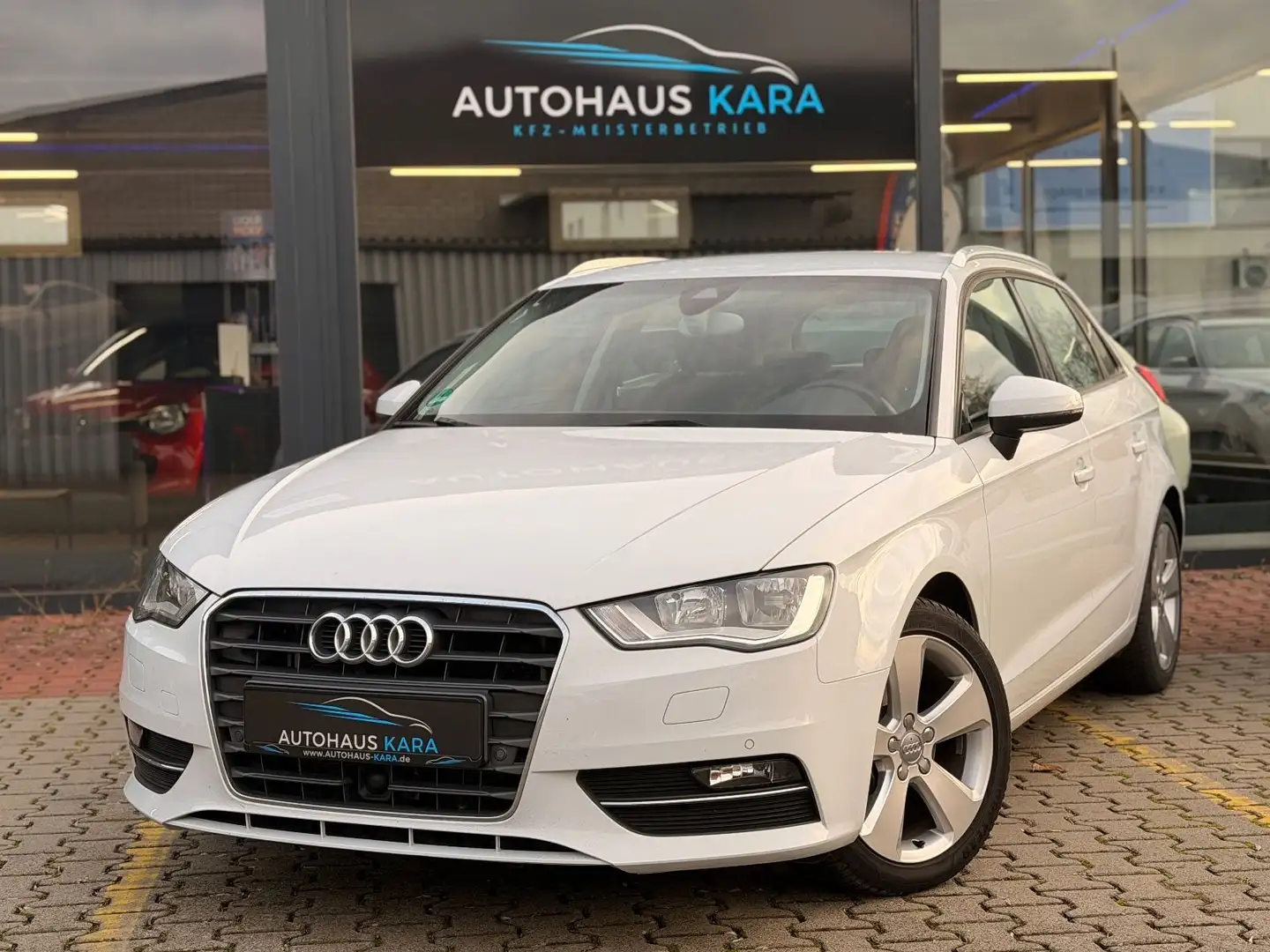 Audi A3 Sportback 1,4 TFSI S-tronic Ambition Weiß - 1