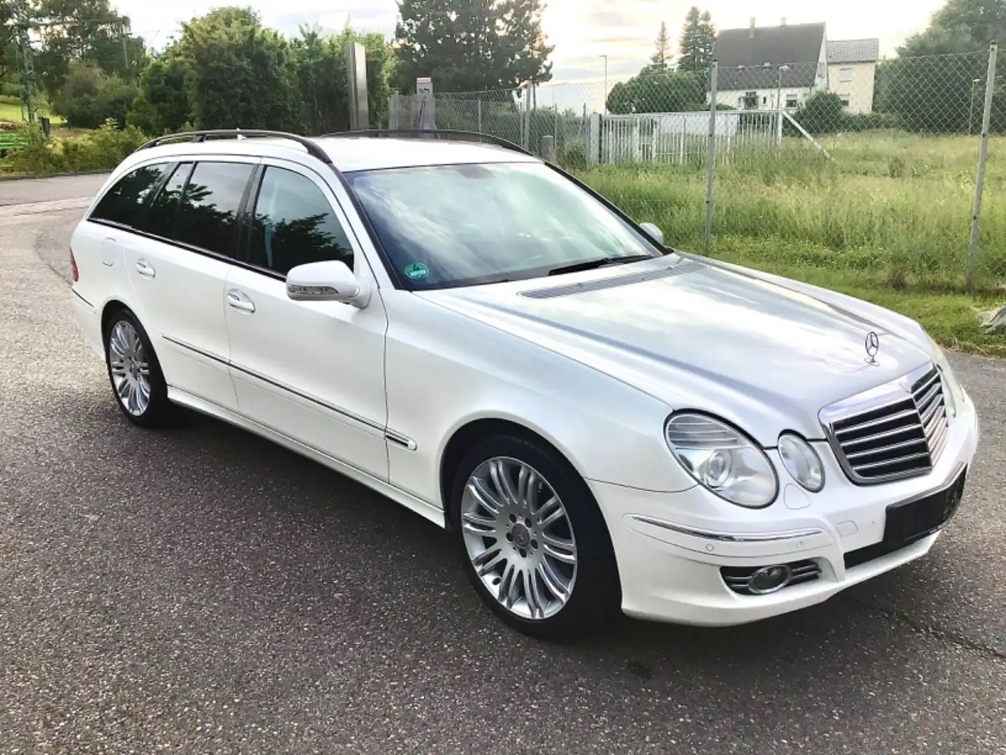 Mercedes-Benz E 500 T 7G-TRONIC DESIGNO Avantgarde - TÜV NEU !! Blanco - 1