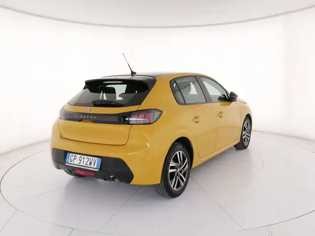 Peugeot 208 view 2