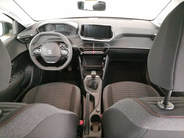 Peugeot 208 view 9