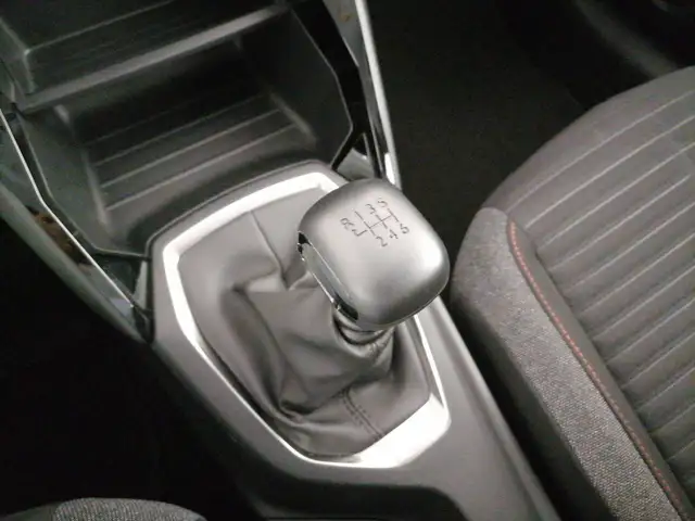 Peugeot 208 view 13