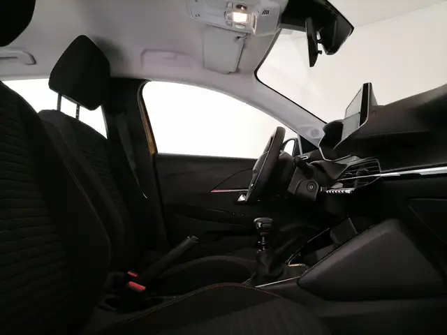 Peugeot 208 view 6