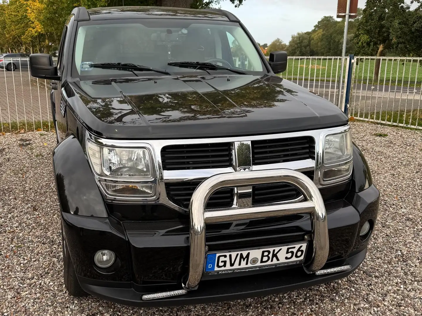Dodge Nitro SXT Schwarz - 1