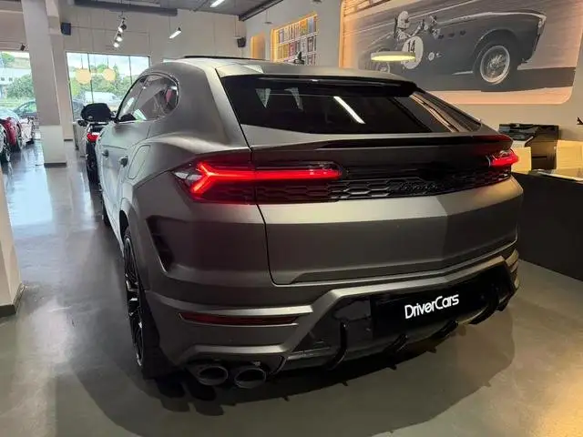 Lamborghini Urus view 29