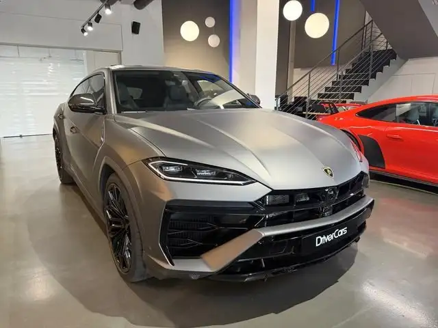 Lamborghini Urus main image