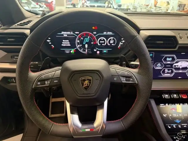 Lamborghini Urus view 15
