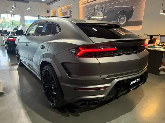 Lamborghini Urus view 30