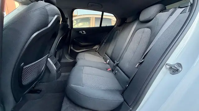 BMW 1 Series view 9
