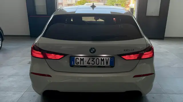BMW 1 Series view 5