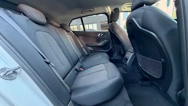 BMW 1 Series view 10