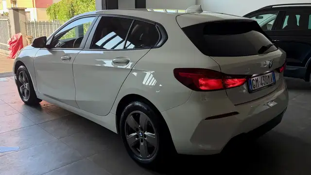 BMW 1 Series view 4