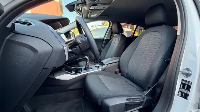 BMW 1 Series view 8