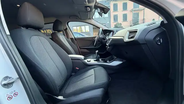 BMW 1 Series view 11