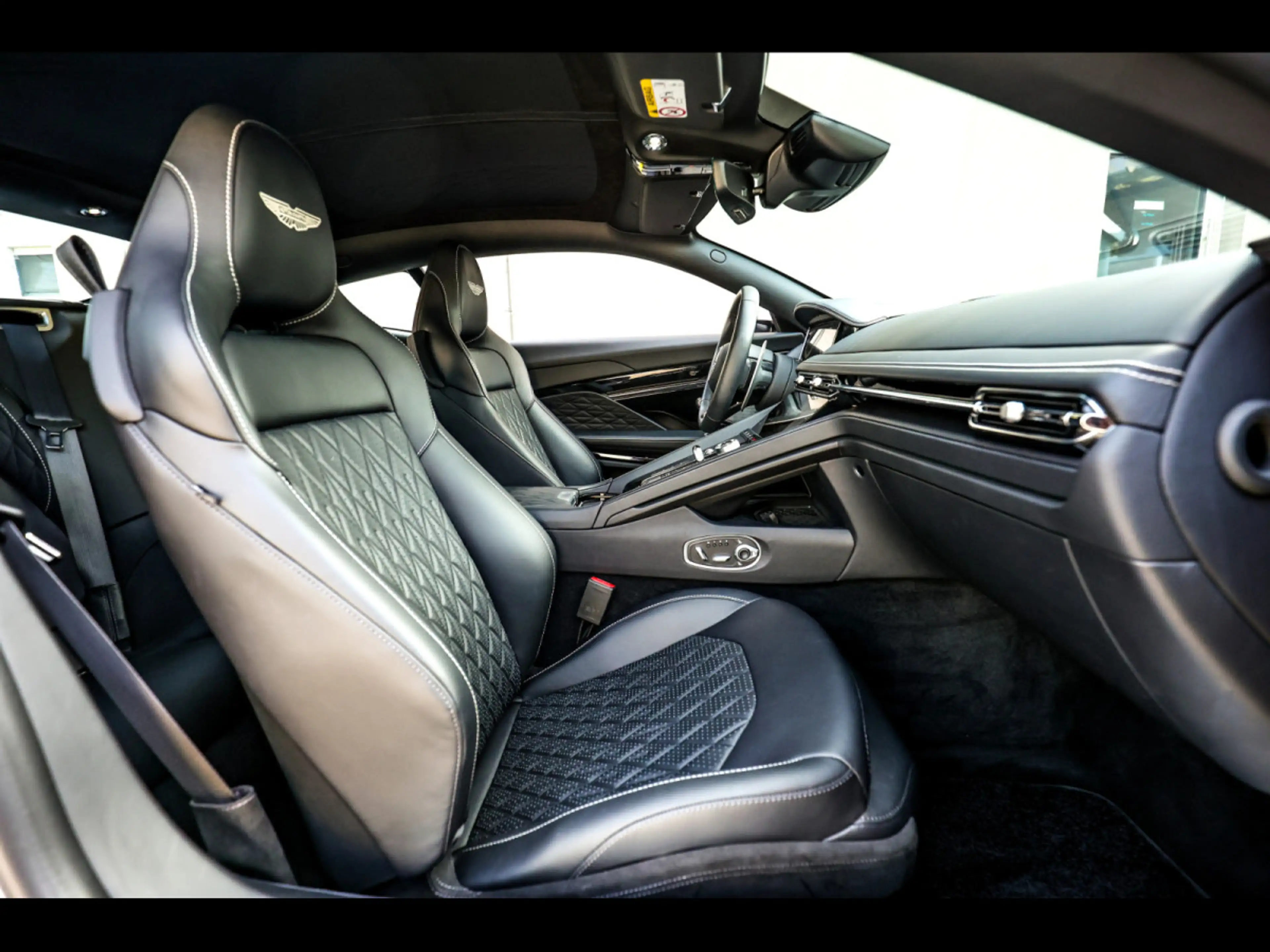Aston Martin DB12 COUPE 4.0 V8°ALUMINITE SILVER°21'' — photo 14