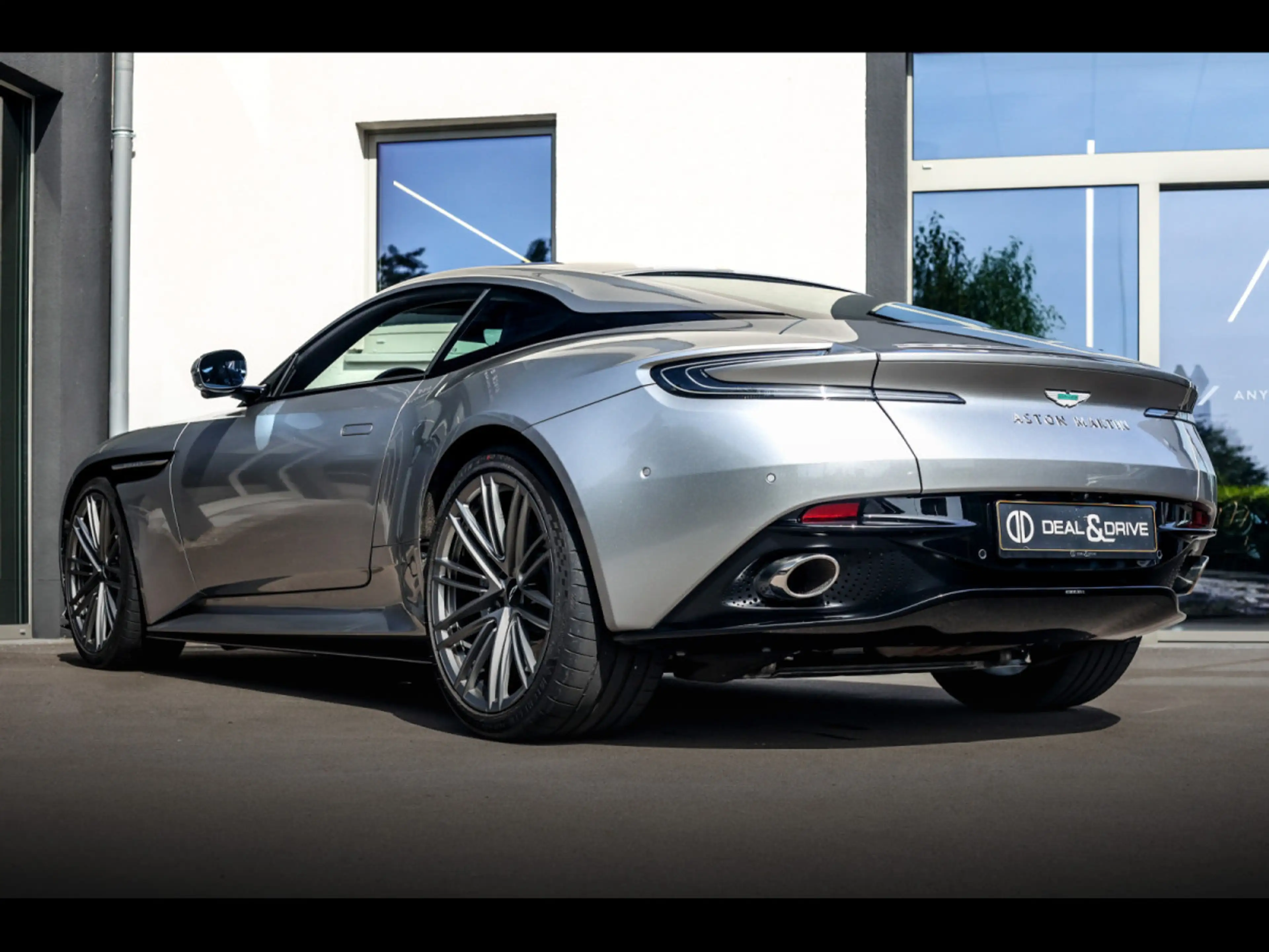 Aston Martin DB12 COUPE 4.0 V8°ALUMINITE SILVER°21'' — photo 3