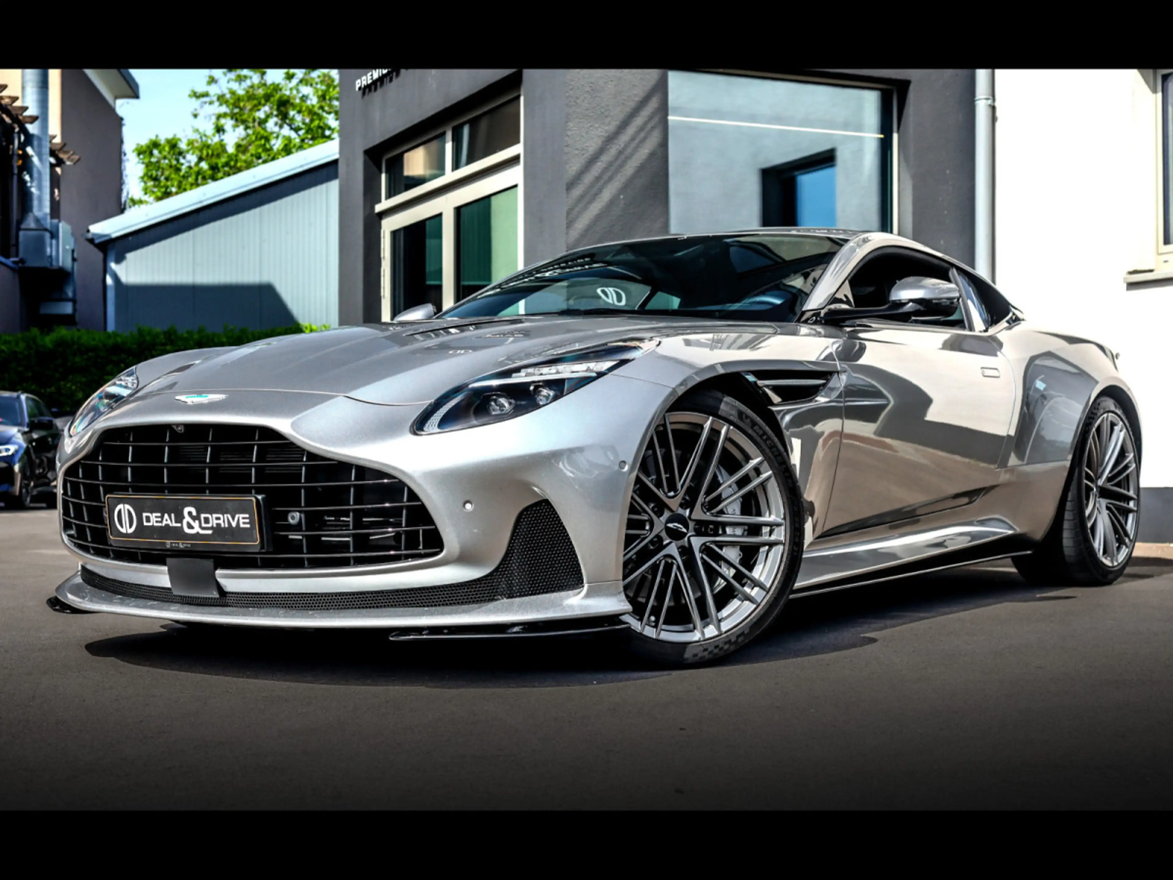 Aston Martin DB12 COUPE 4.0 V8°ALUMINITE SILVER°21''