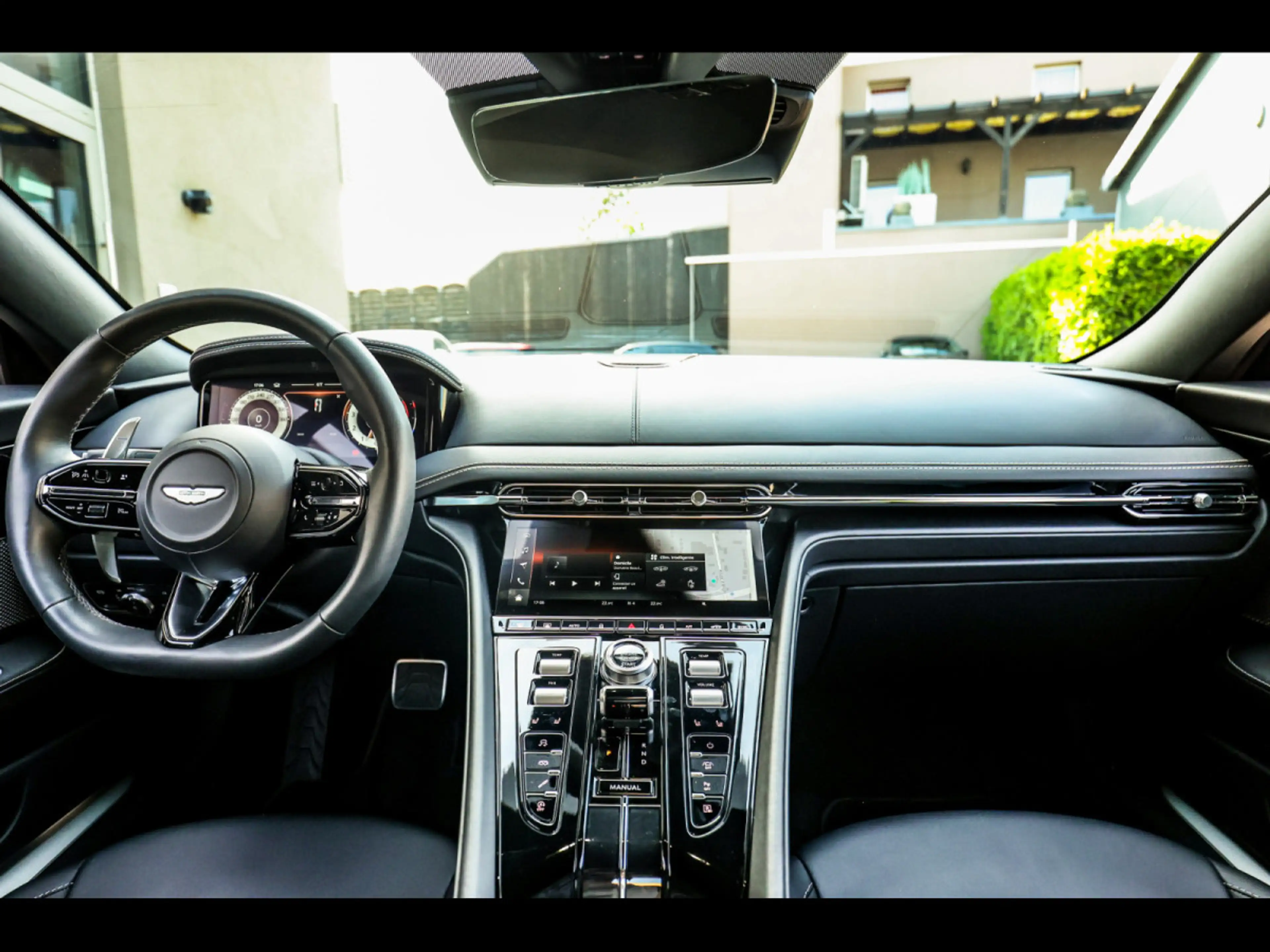 Aston Martin DB12 COUPE 4.0 V8°ALUMINITE SILVER°21'' — photo 13