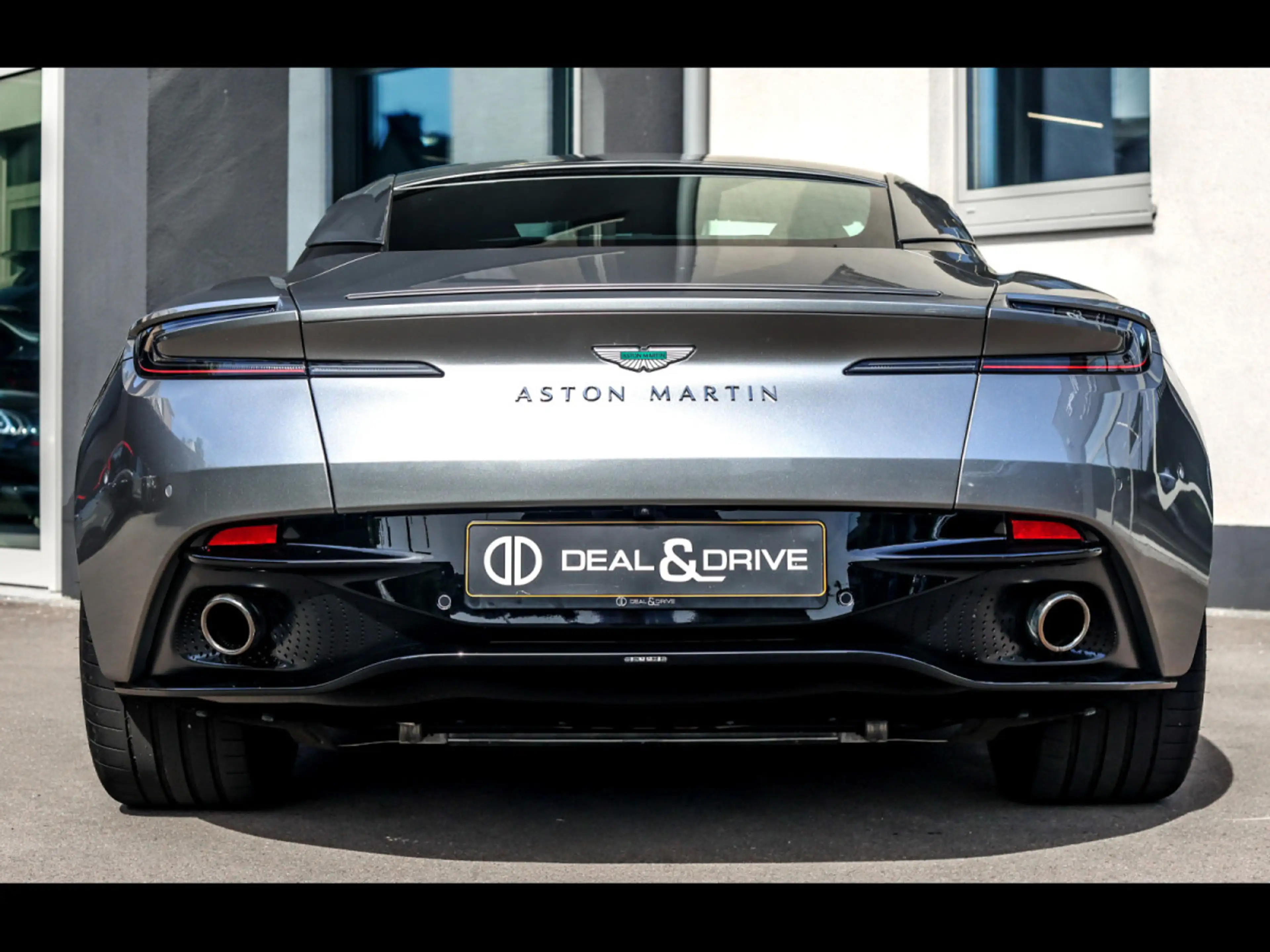 Aston Martin DB12 COUPE 4.0 V8°ALUMINITE SILVER°21'' — photo 4