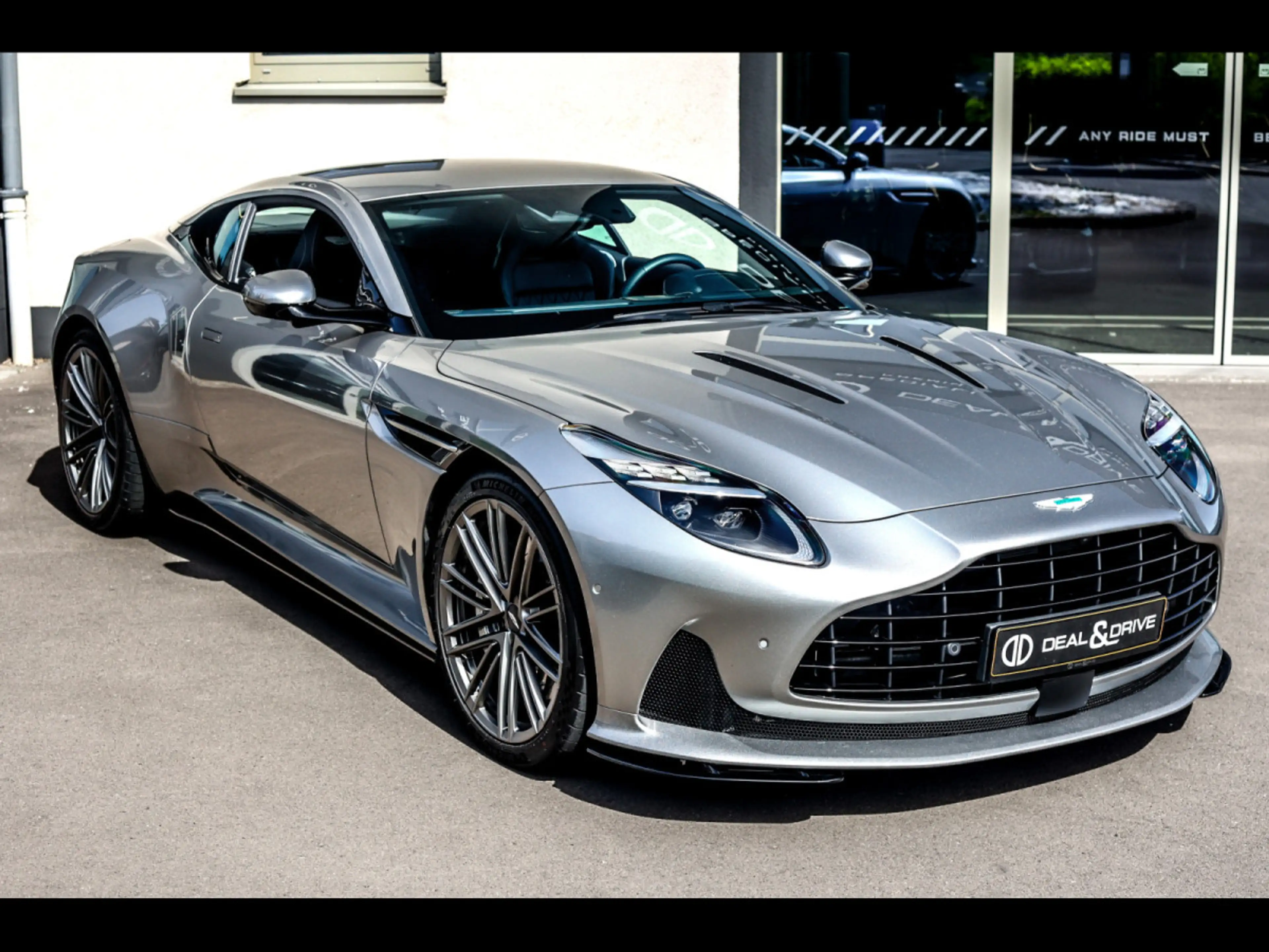 Aston Martin DB12 COUPE 4.0 V8°ALUMINITE SILVER°21'' — photo 6