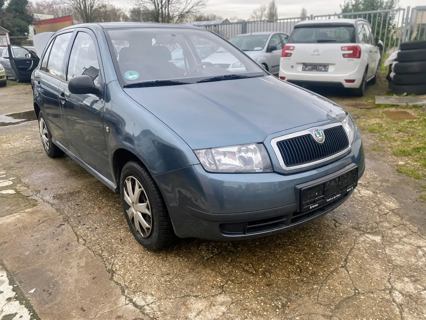 Skoda Fabia 1.2 HTP Exact Grau - 1