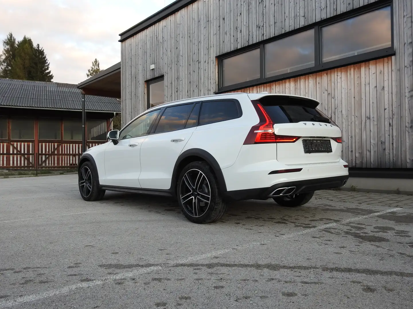 Volvo V60 Cross Country V60 Cross Country D4 AWD Cross Country Geartronic Weiß - 2