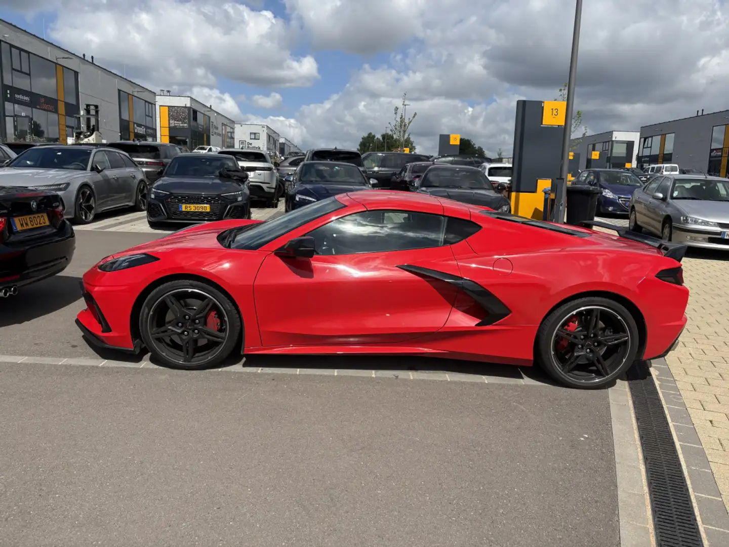 Corvette C8 6.2 V8 STINGRAY COUPE/ PACK 2LT/ LIFT/ 1 HAND Rouge - 2