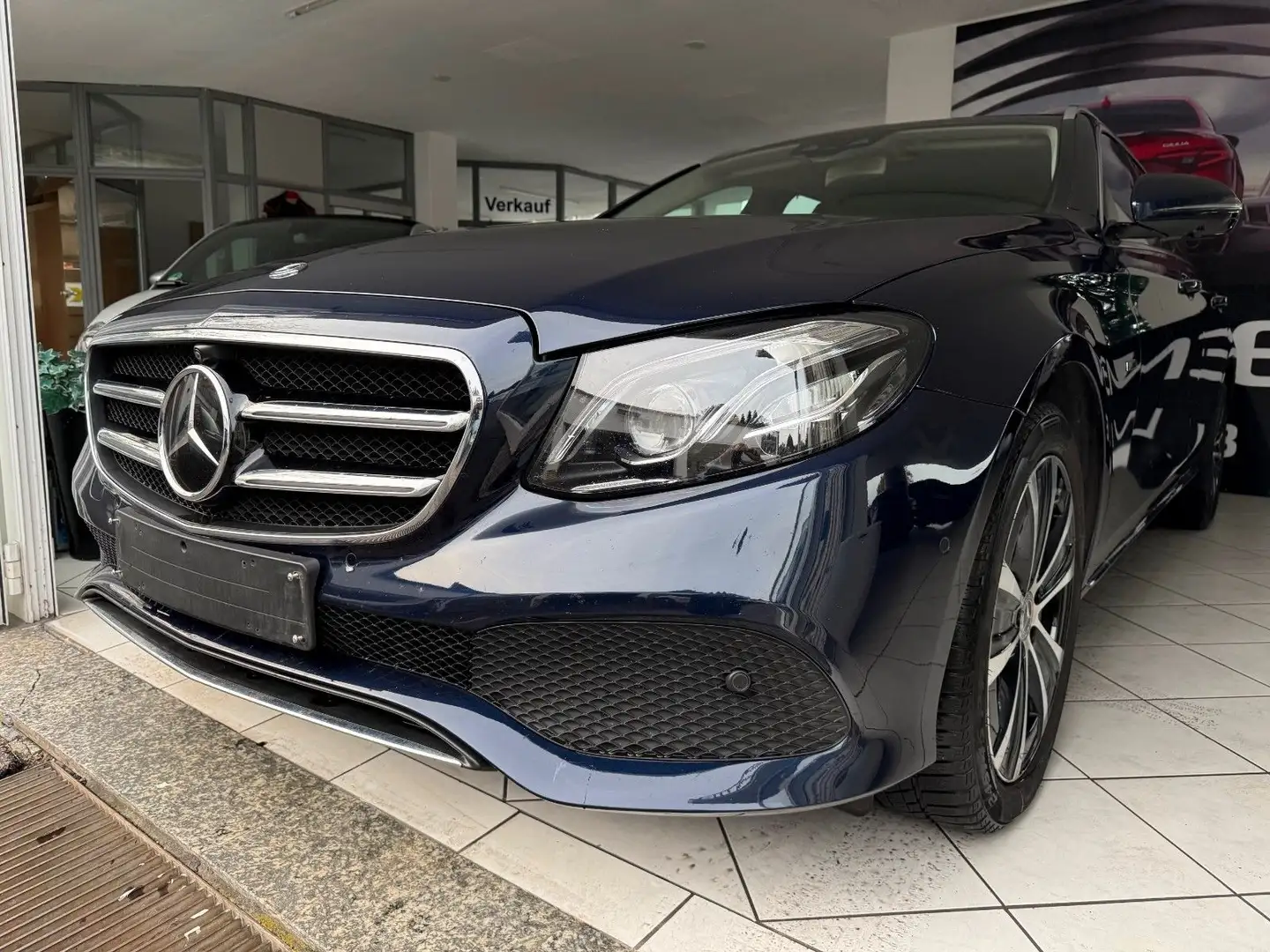 Mercedes-Benz E 300 de T Avantgarde Bleu - 2