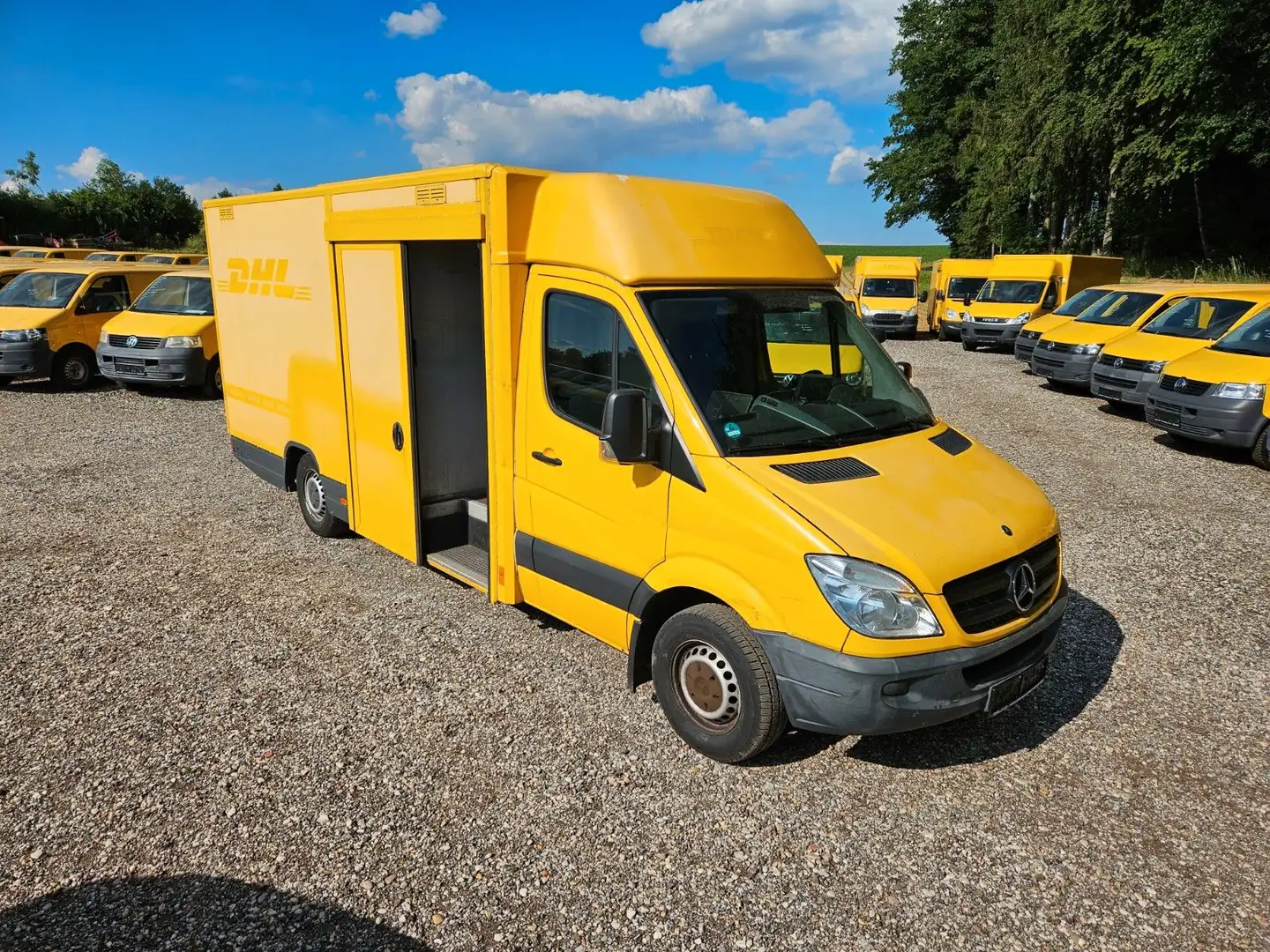 Mercedes-Benz Sprinter Koffer Integralkoffer Transporter Maxi Yellow - 1