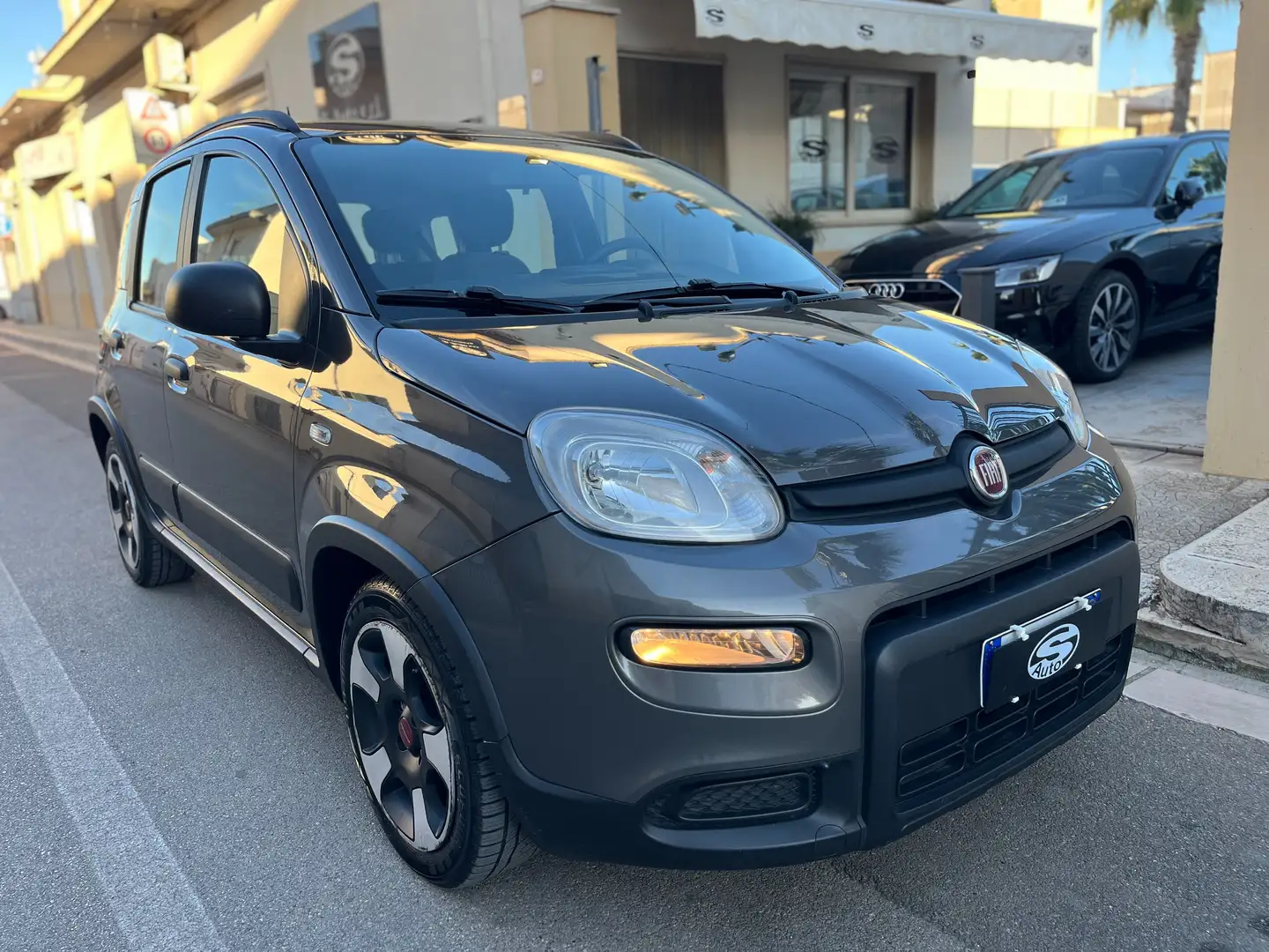 Fiat Panda 1.0 Hybrid City Life Gris - 2