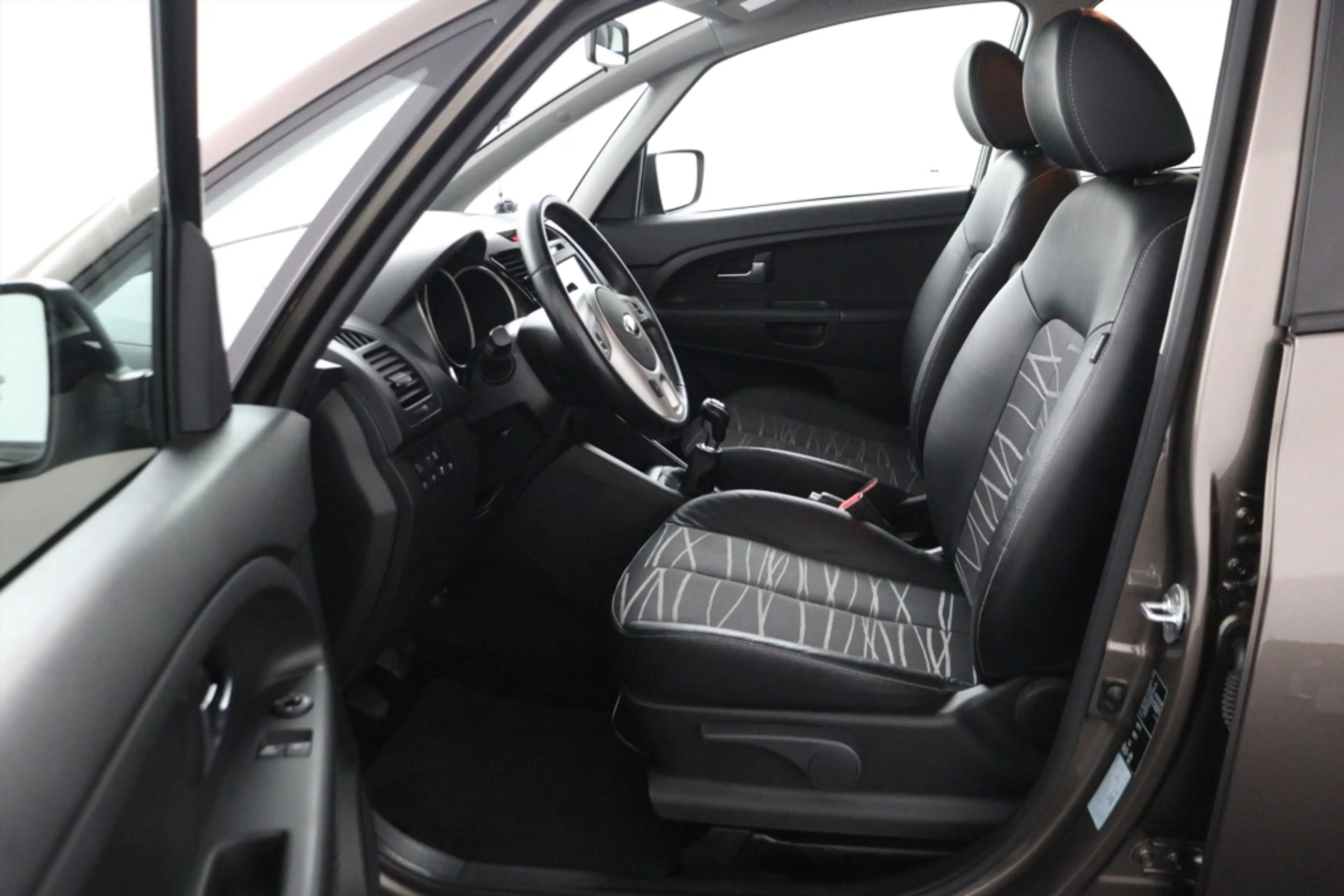 Kia Venga 1.4 CVVT DYNAMICPLUSLINE ECC/CRUISE/NAV/CAMERA/PAR — photo 17