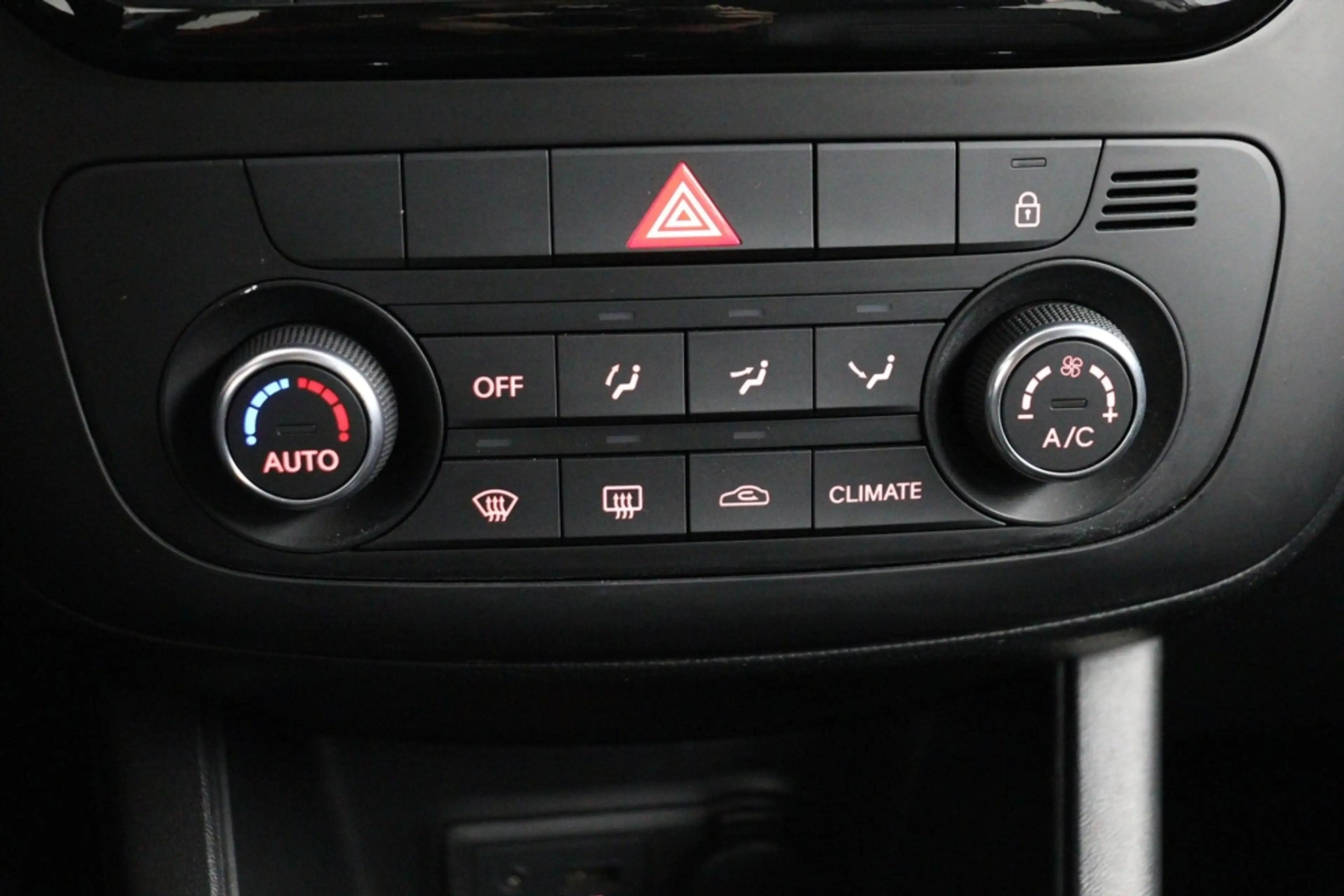 Kia Venga 1.4 CVVT DYNAMICPLUSLINE ECC/CRUISE/NAV/CAMERA/PAR — photo 13