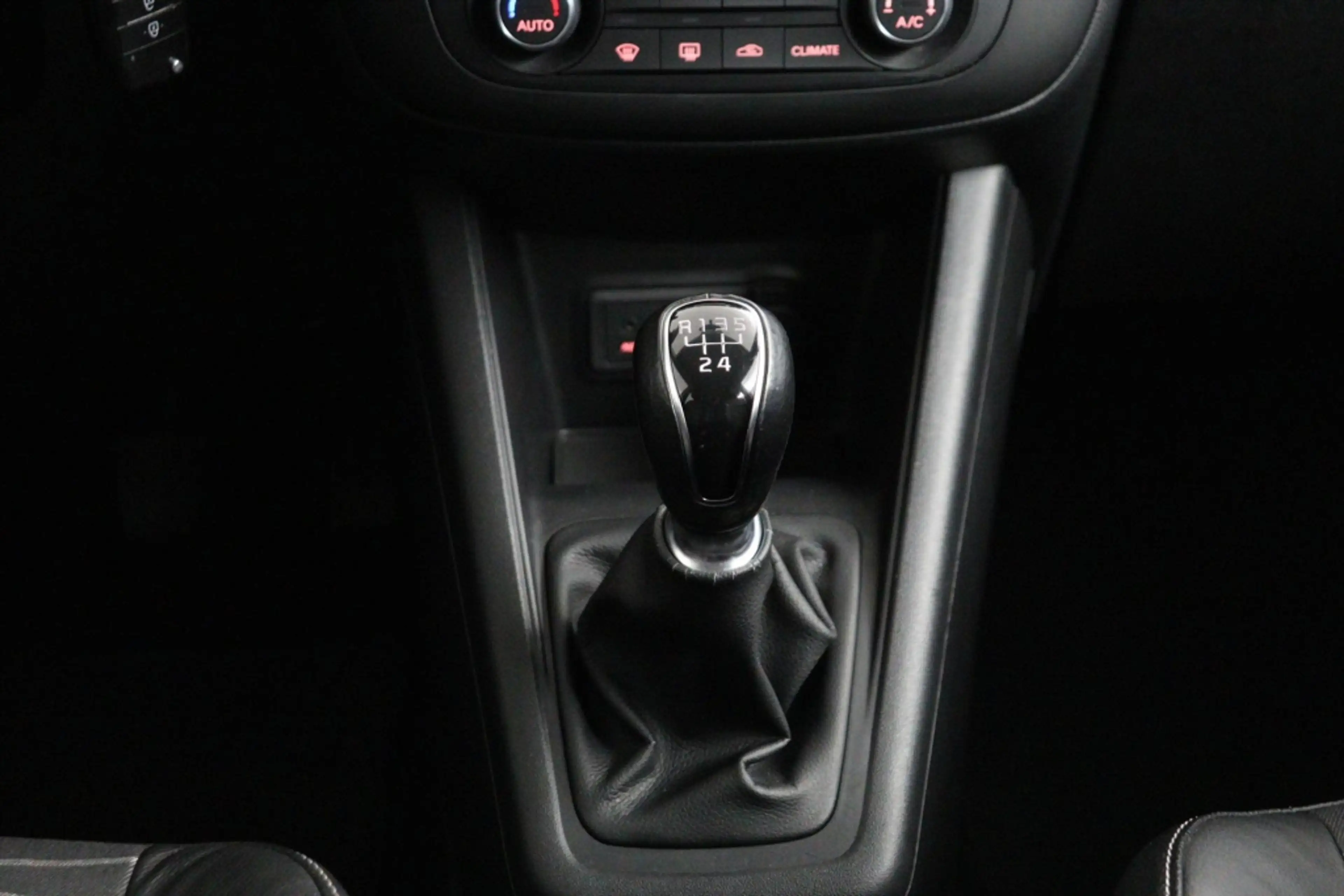 Kia Venga 1.4 CVVT DYNAMICPLUSLINE ECC/CRUISE/NAV/CAMERA/PAR — photo 23
