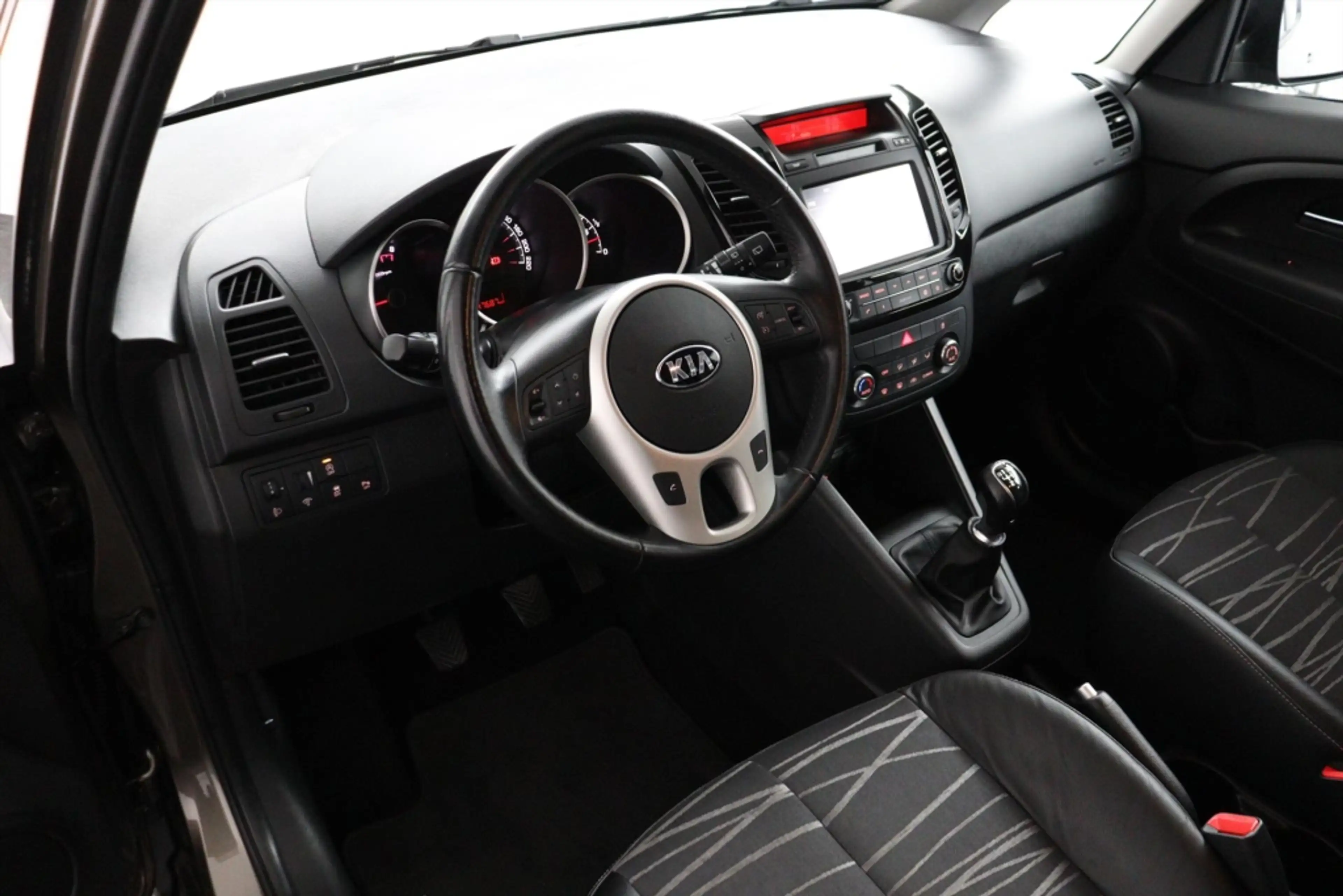 Kia Venga 1.4 CVVT DYNAMICPLUSLINE ECC/CRUISE/NAV/CAMERA/PAR — photo 45
