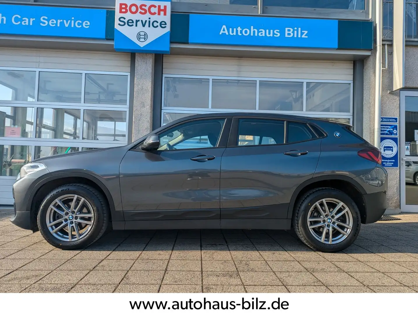 BMW X2 sDrive 18 i Advantage*AHK*Automatik*DAB* Grau - 1