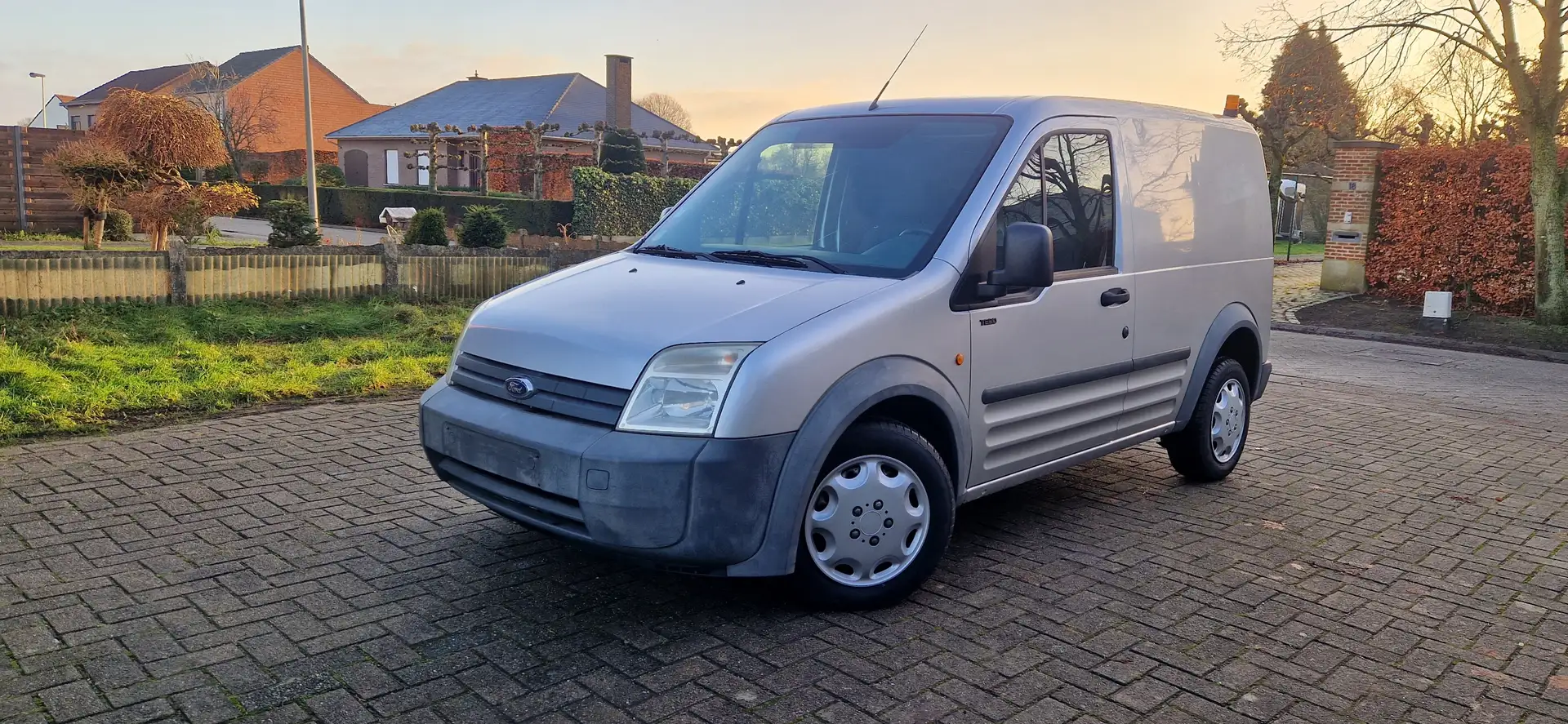 Ford Tourneo Connect 1.8 TDCi Szary - 1