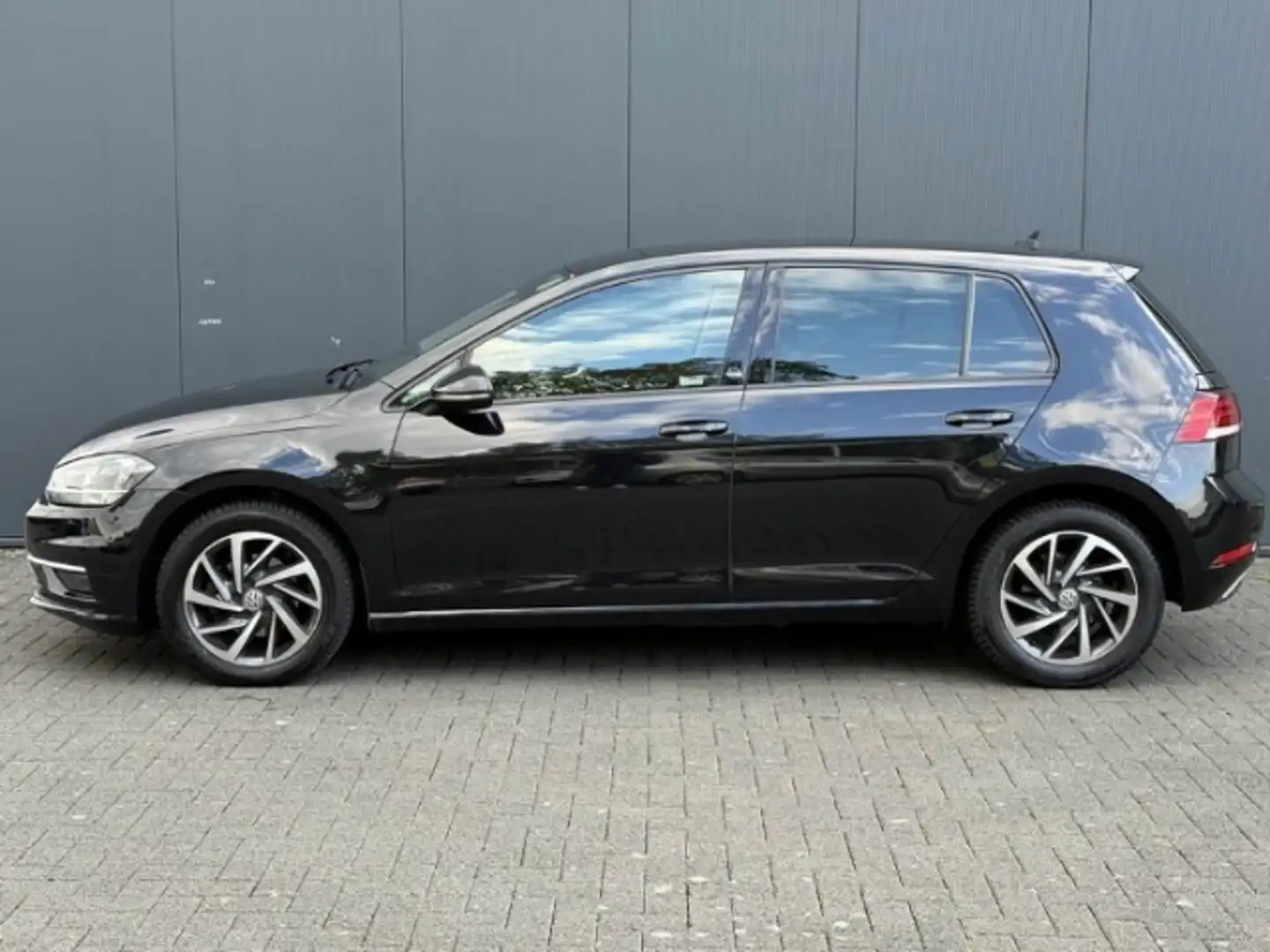 Volkswagen Golf VII 1.0 TSI SOUND+NAVI+PDC+SITZHEIZUNG Schwarz - 2