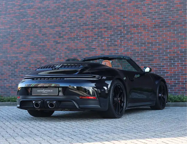 Porsche 911 view 17