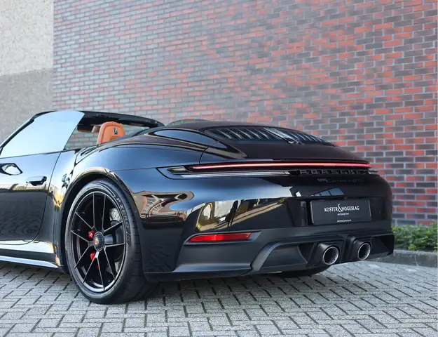 Porsche 911 view 20