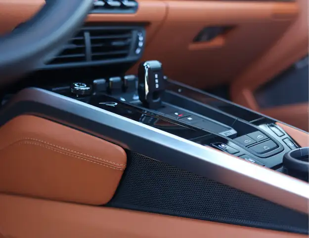 Porsche 911 view 5