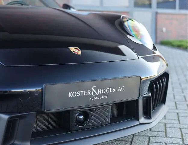 Porsche 911 view 9
